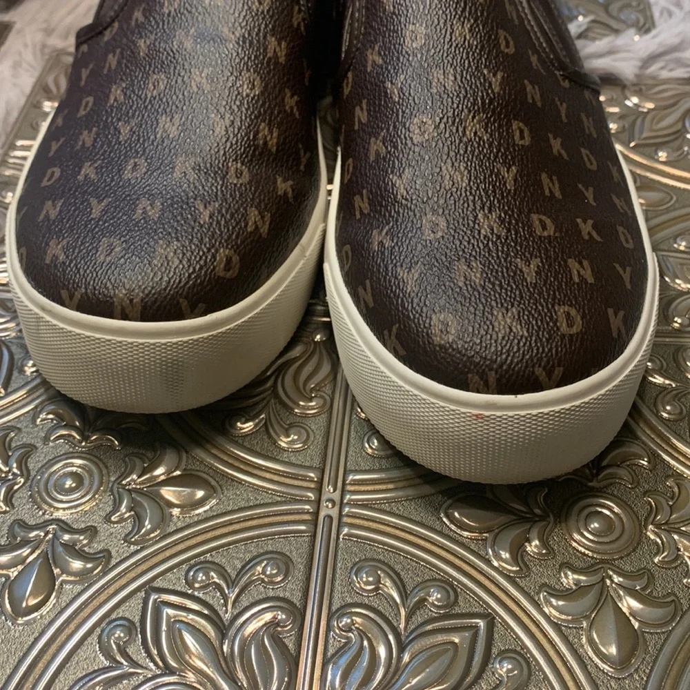 🌹DKNY • Signature Women’s Dark Brown Leather Monogram Slip-On Sneakers.• •